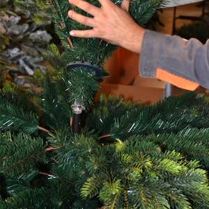 Третий этап сборки ёлки